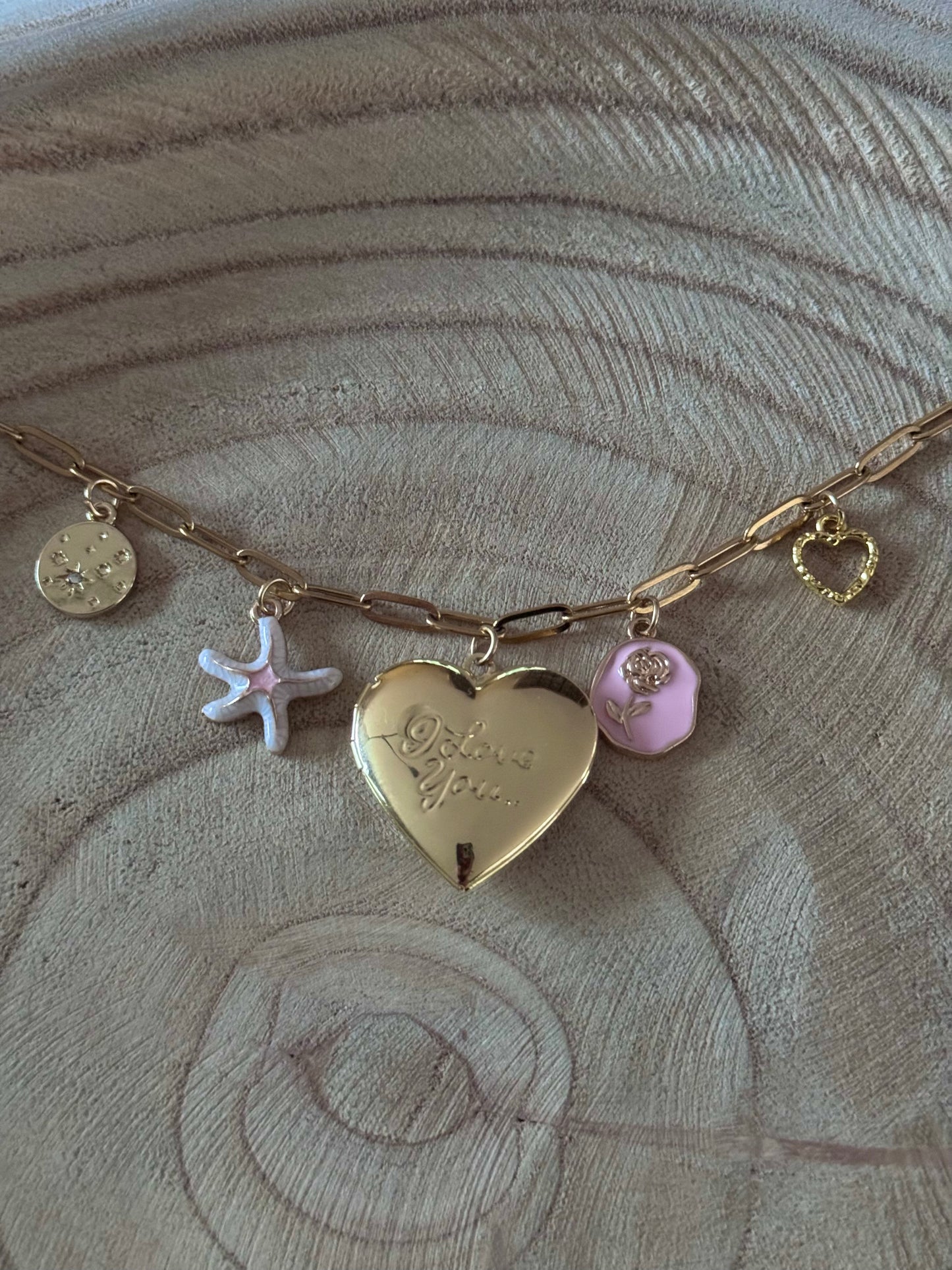 ariana ketting