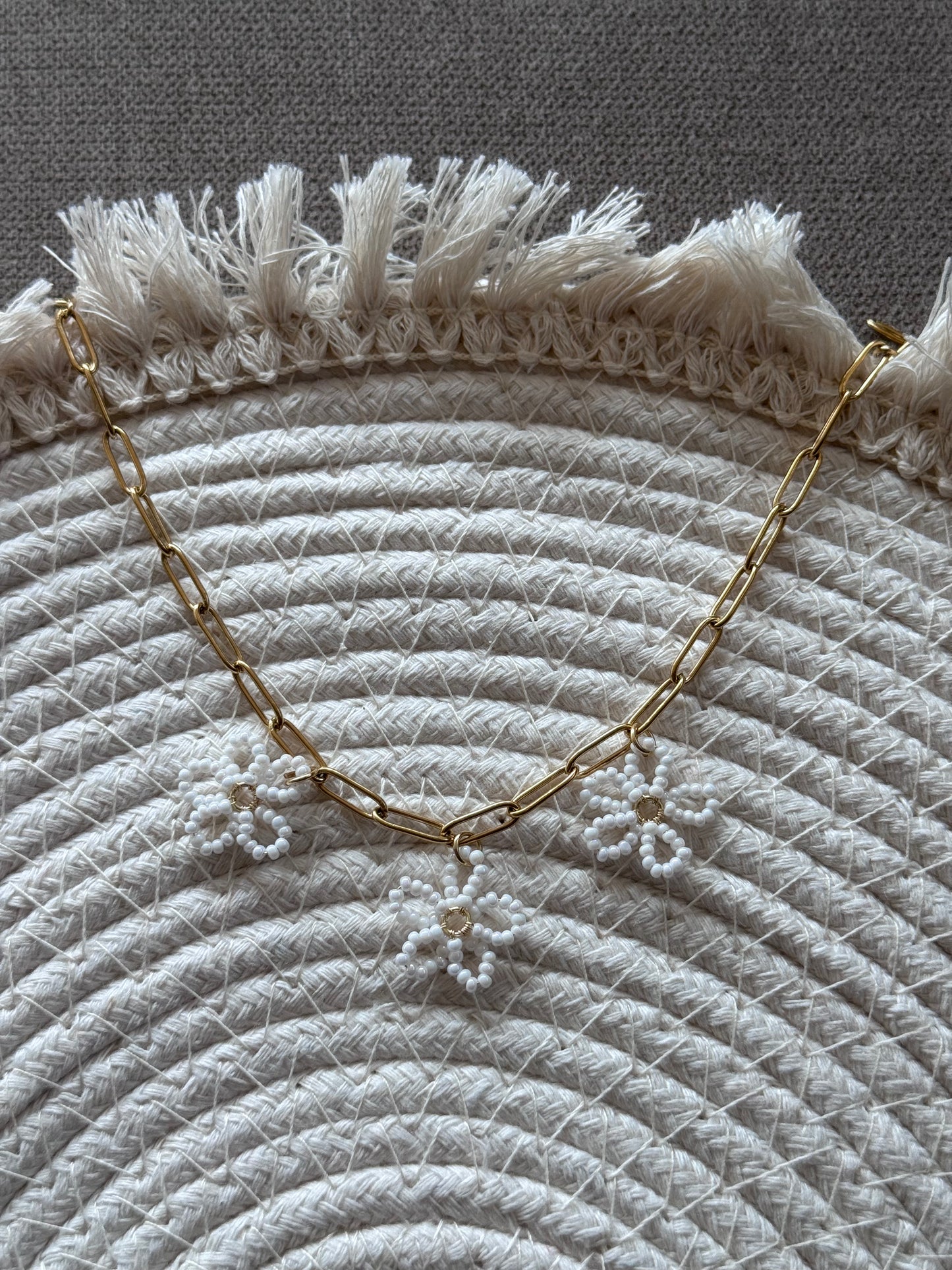 ketting white flower